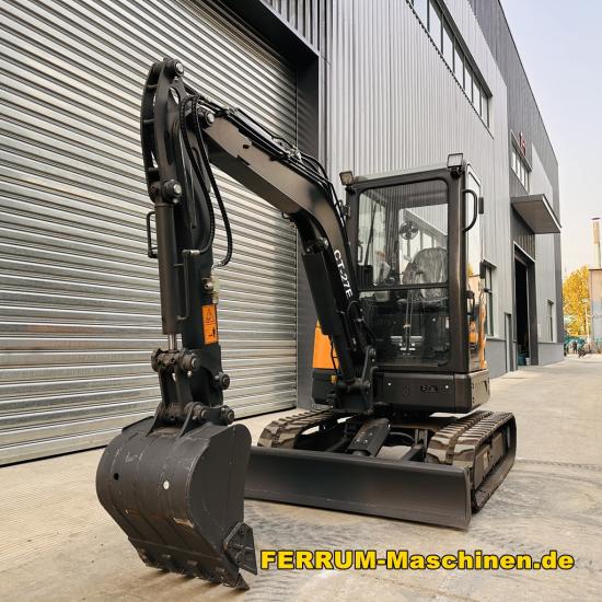 Preview: Minibagger kaufen - CT-27E Maisgelb mit Orange /schwarz und Böschungslöffelvon links