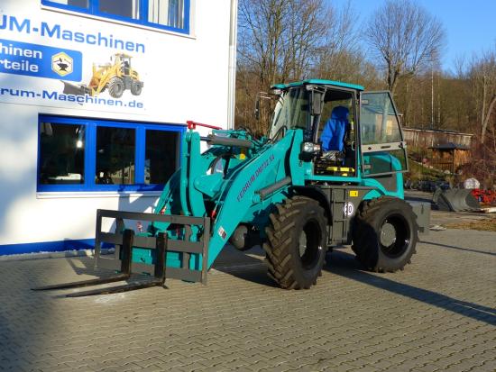 Preview: Radlader FERRUM DM732 x4 mit Palettengabel 1024px