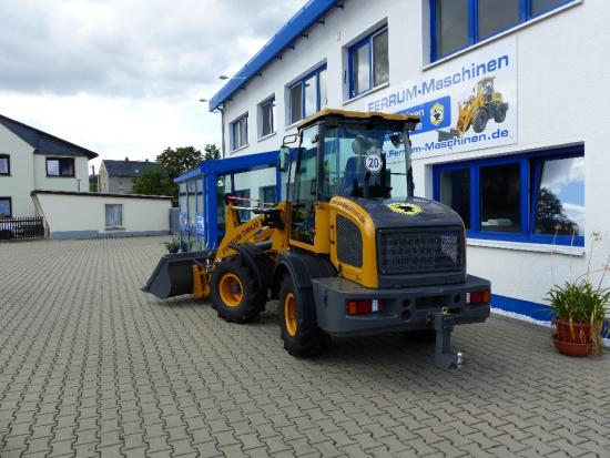 Preview: Radlader 3,0 t Hubkraft von der Seite - Radlader neu kaufen