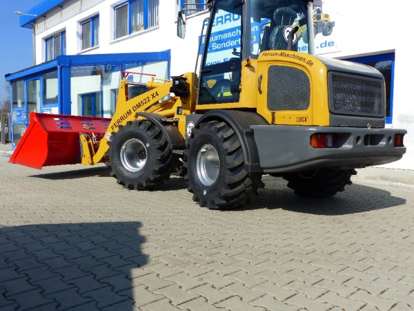 Preview: Hoflader Ferrum DM522 x4 Heckansicht