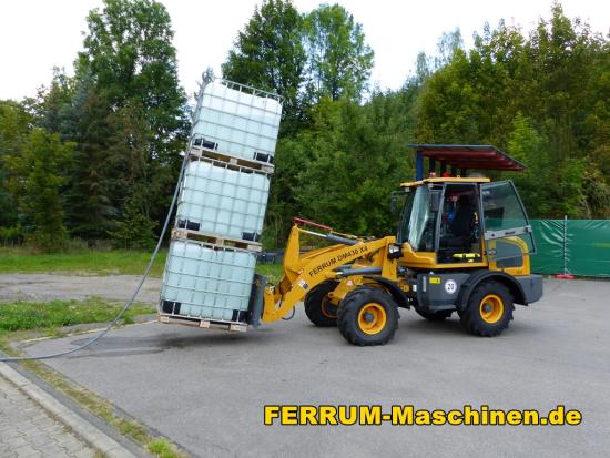 Preview: Radlader 3,0 t Hubkraft von der linken Seite - mit Gewichtstest