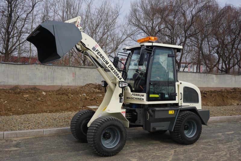 Hoflader / Radlader Ferrum DM308 x4 mit Standardschaufel