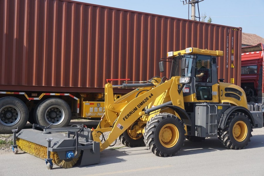 Günstige Baumaschinen - Radlader Ferrum DM625 x4 2,5Tonnen Hubkraft mit Kehrmaschine